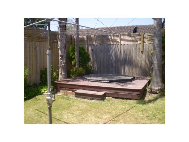 8 Wolsley Avenue, Frankston VIC 3199