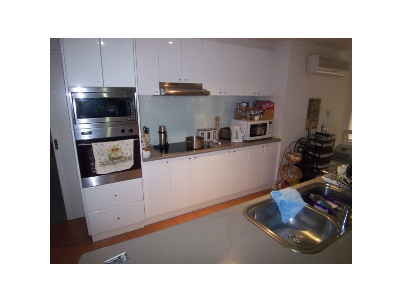 16  Manchester Drive, Skye VIC 3977