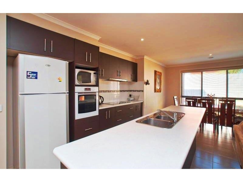 6 Sandalwood Grove, Carrum Downs VIC 3201