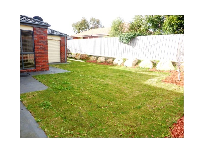 6 Sandalwood Grove, Carrum Downs VIC 3201