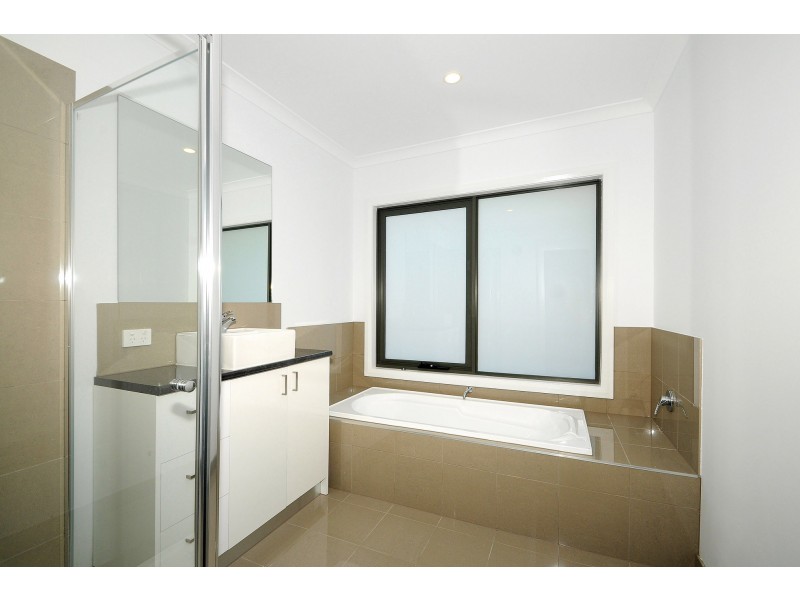 8 Butina Crest, Pakenham VIC 3810