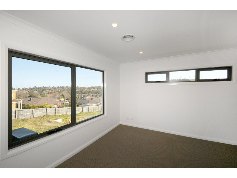 8 Butina Crest, Pakenham VIC 3810