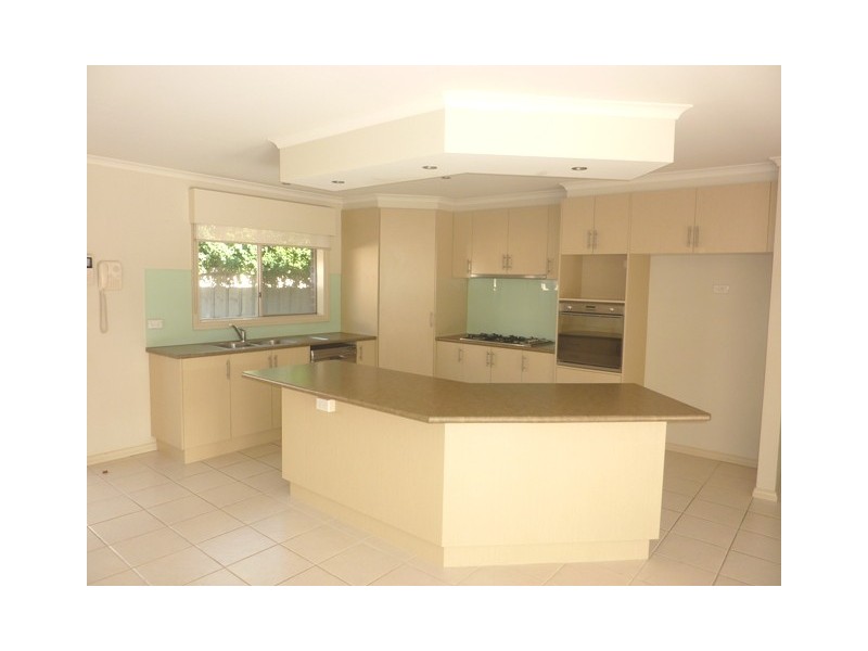 8 Brumbys Road, Carrum Downs VIC 3201