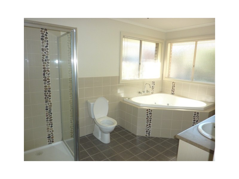 8 Brumbys Road, Carrum Downs VIC 3201