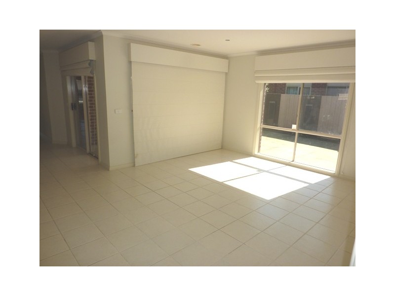 8 Brumbys Road, Carrum Downs VIC 3201