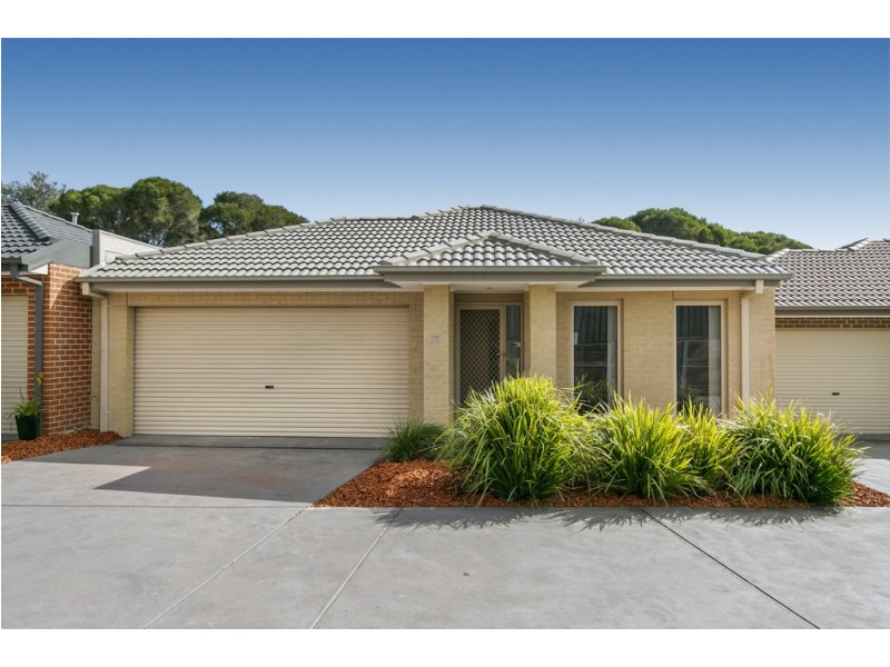 17/105 McMahons Road, Frankston VIC 3199