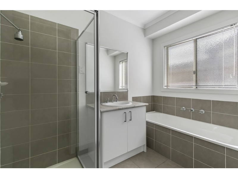 17/105 McMahons Road, Frankston VIC 3199