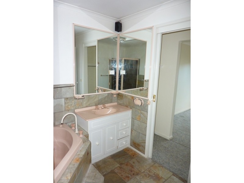 11 Herrington Avenue, Carrum Downs VIC 3201