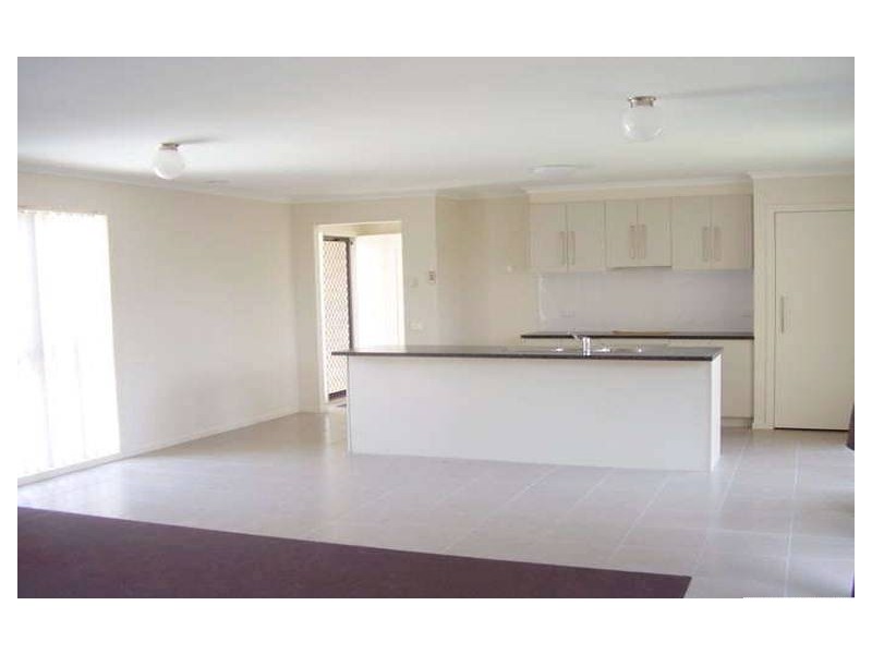 2/8 Hood Street, Frankston VIC 3199