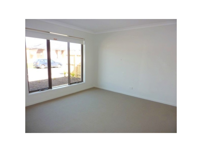 18 Eden Avenue, Skye VIC 3977