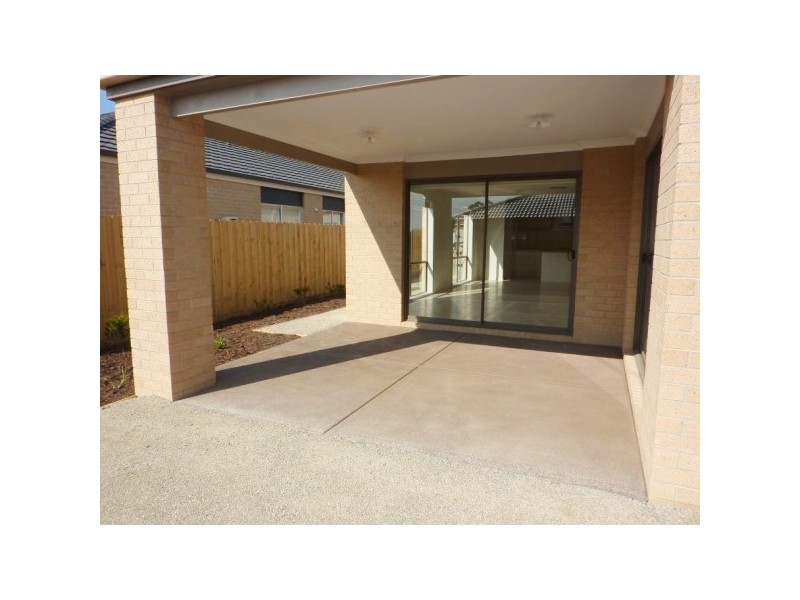 18 Eden Avenue, Skye VIC 3977