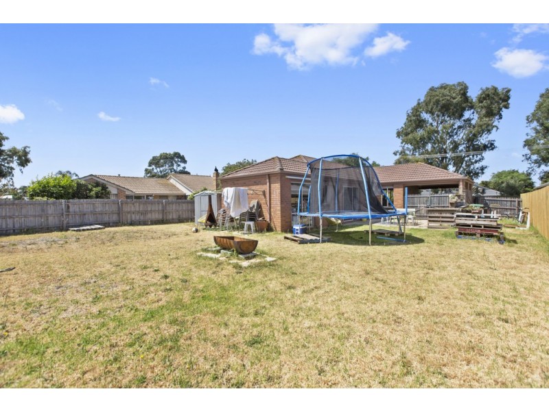 11 Deborah Court, Skye VIC 3977