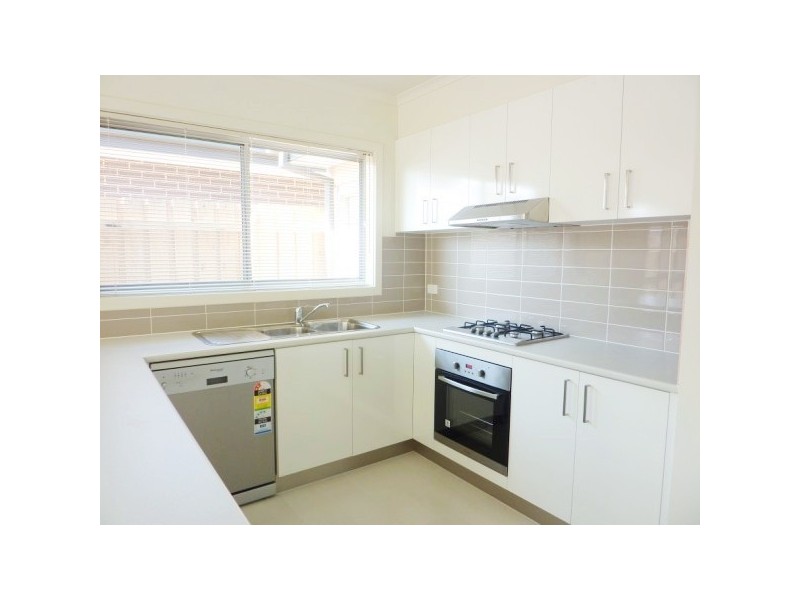 13/104 Broderick Road, Carrum Downs VIC 3201