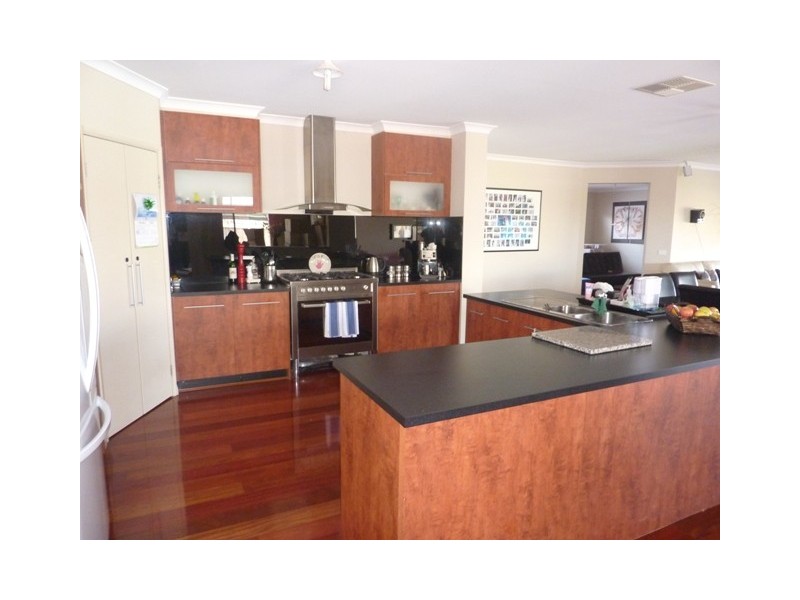 40 Diamond Parade, Skye VIC 3977