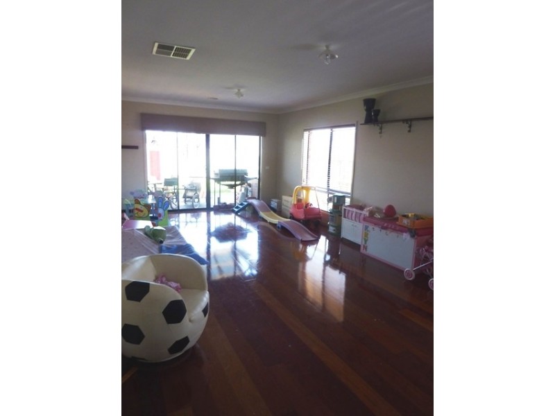 40 Diamond Parade, Skye VIC 3977