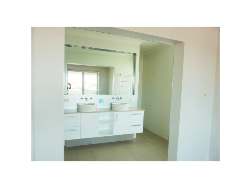 9 Viewmount Place, Sandhurst VIC 3977