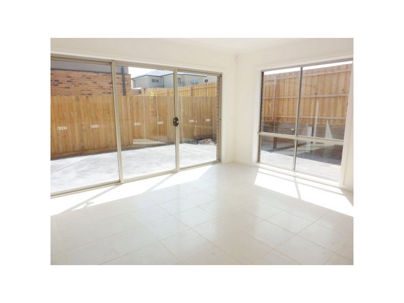 4/35 Lily Way, Skye VIC 3977