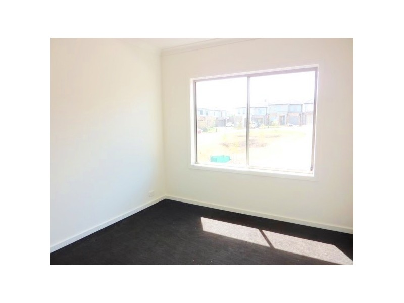 4/35 Lily Way, Skye VIC 3977