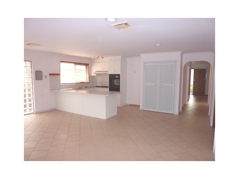 1 Condor Court, Frankston VIC 3199