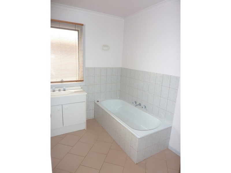 1 Condor Court, Frankston VIC 3199