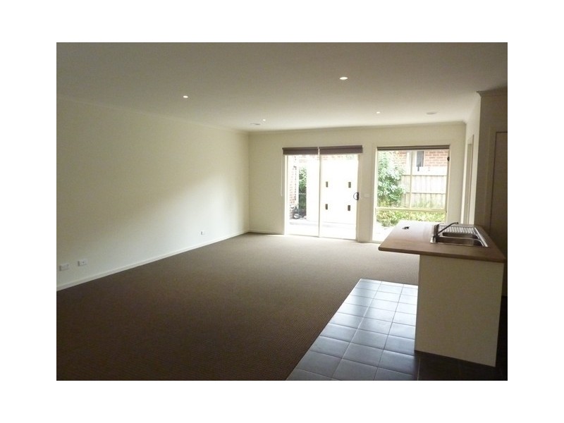 8A Parer Street, Frankston VIC 3199