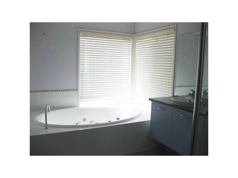 17 Emerald Rise, Skye VIC 3977