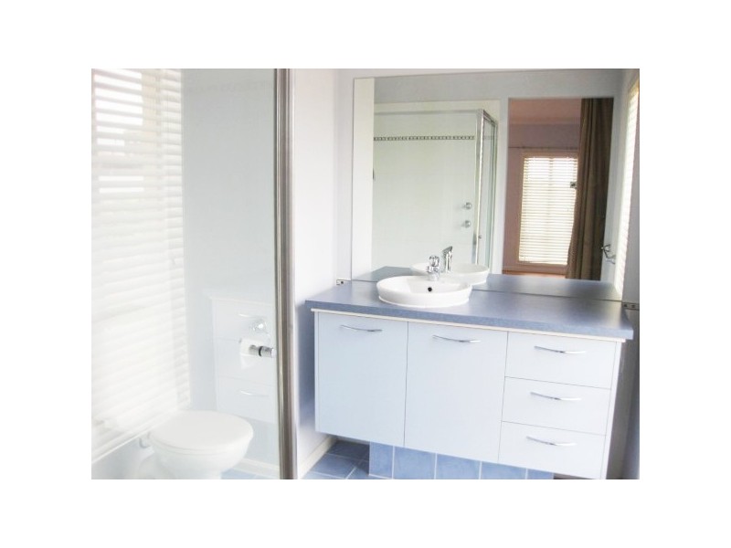 17 Emerald Rise, Skye VIC 3977