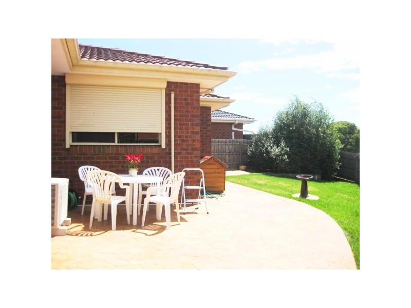27 Postregna Way, Skye VIC 3977