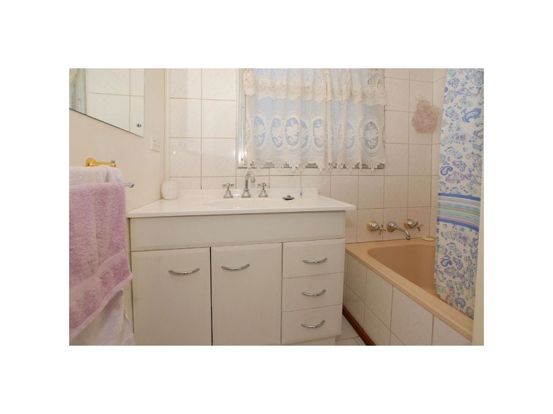 68 Forest Drive, Frankston North VIC 3200