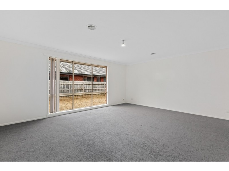 25 Natisone Place, Skye VIC 3977