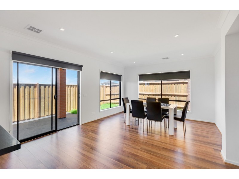 14 Romulus Crescent, Cranbourne West VIC 3977