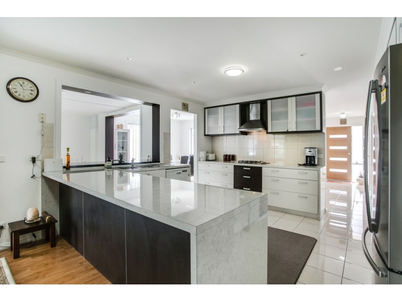 17 Chardonnay Drive, Skye VIC 3977