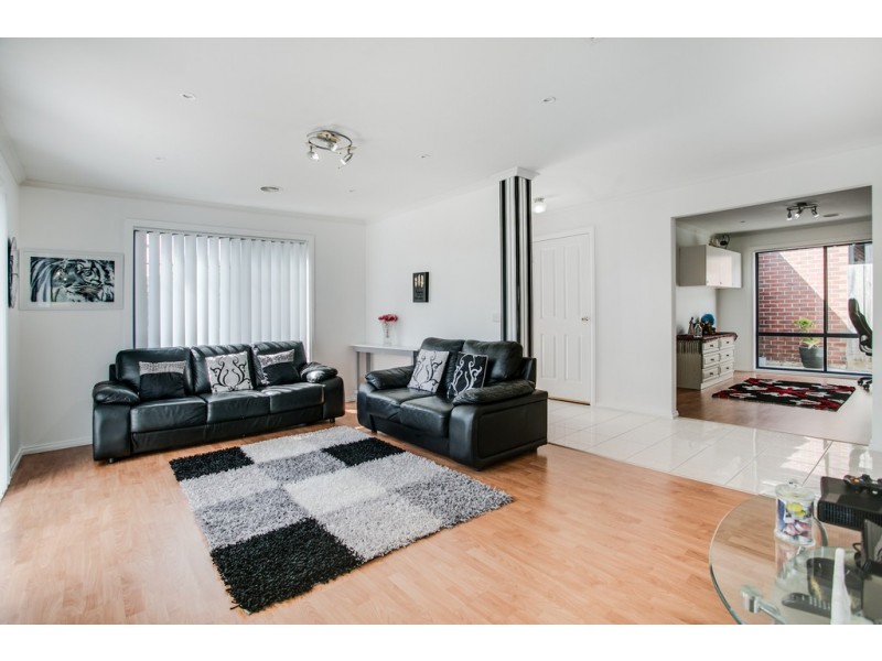 17 Chardonnay Drive, Skye VIC 3977