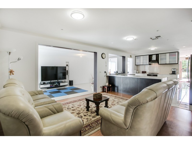 17 Chardonnay Drive, Skye VIC 3977