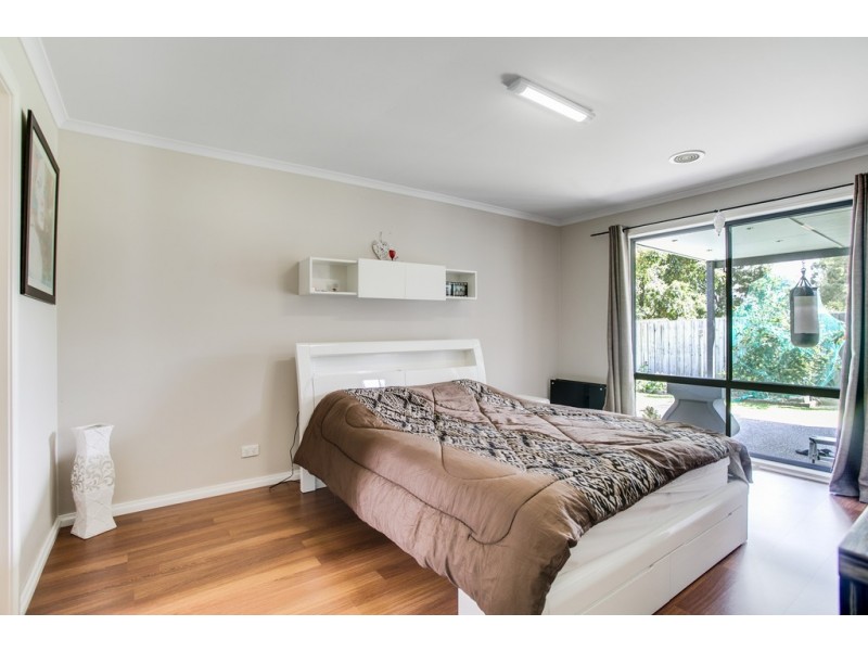 17 Chardonnay Drive, Skye VIC 3977