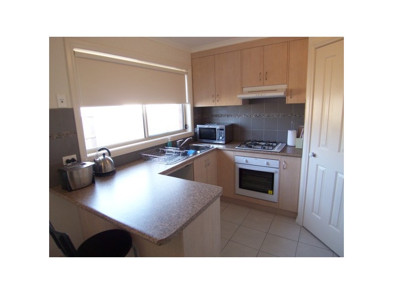 2/11 Coco Parade, Skye VIC 3977