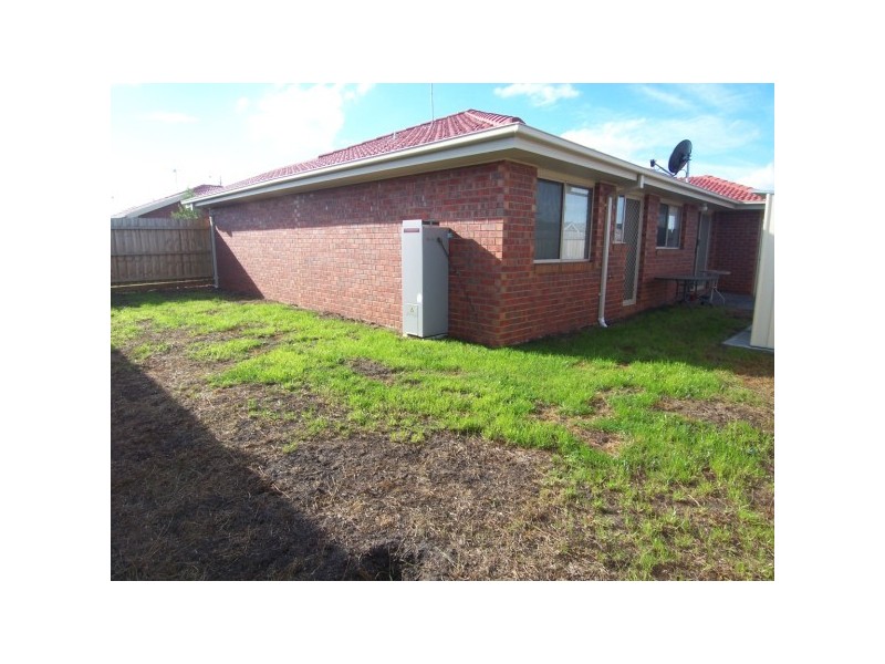 2/11 Coco Parade, Skye VIC 3977