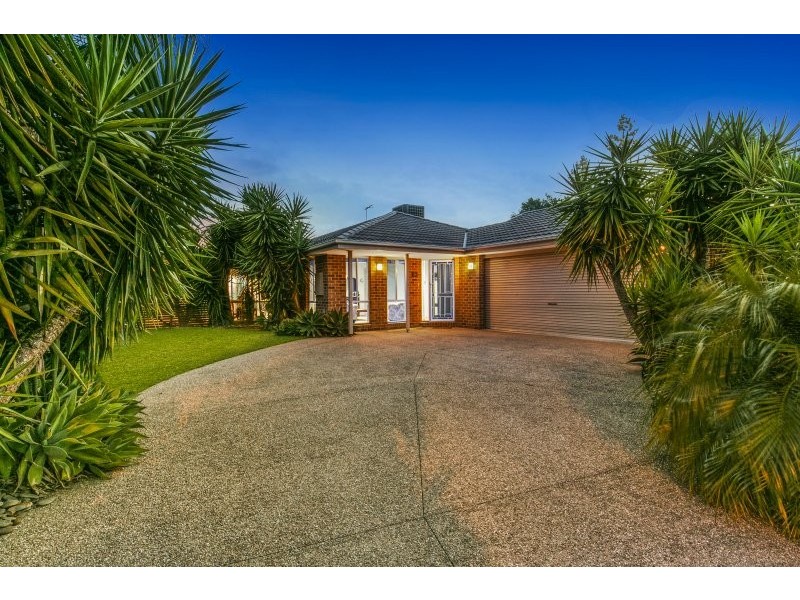 24 Diamond Parade, Skye VIC 3977