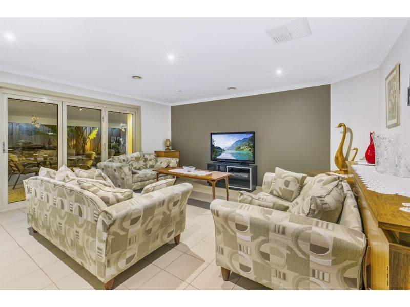 24 Diamond Parade, Skye VIC 3977