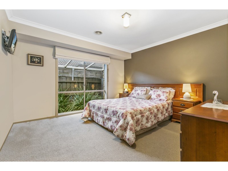 24 Diamond Parade, Skye VIC 3977