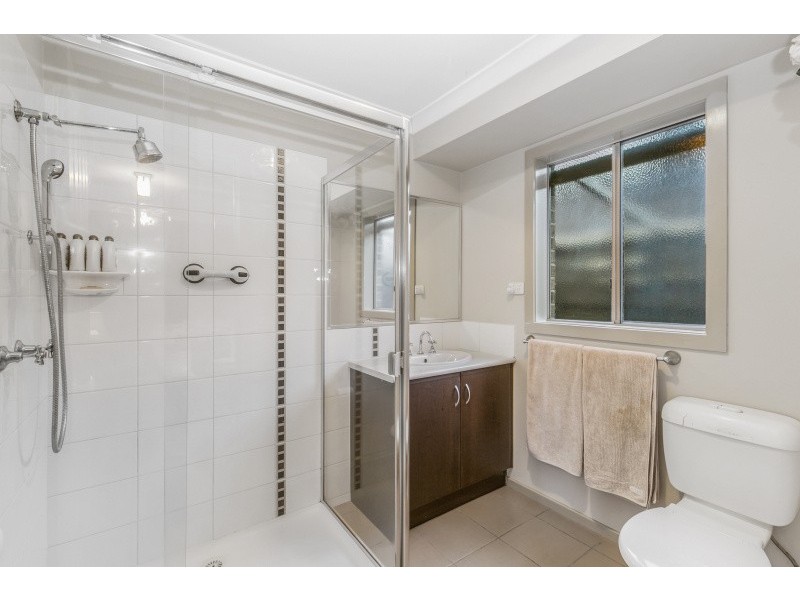 24 Diamond Parade, Skye VIC 3977