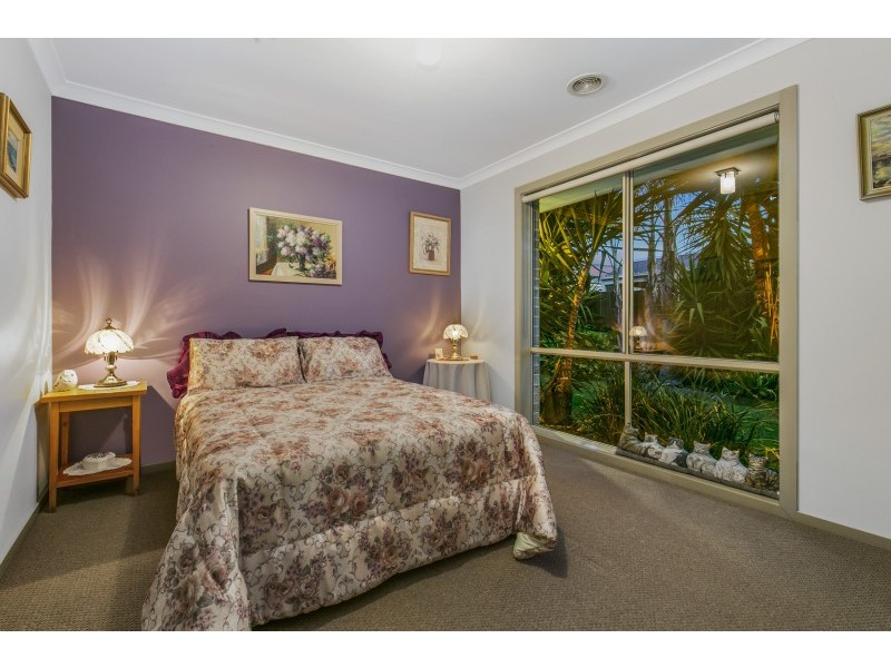 24 Diamond Parade, Skye VIC 3977