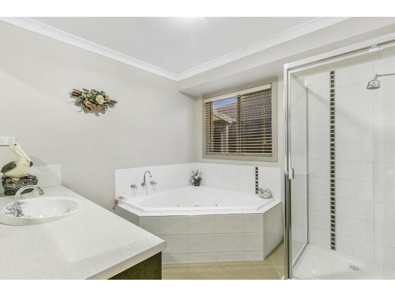 24 Diamond Parade, Skye VIC 3977