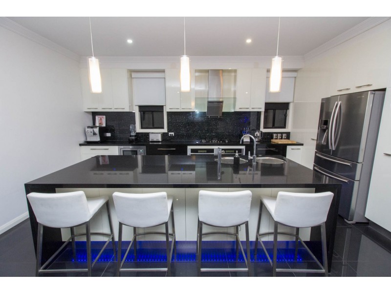12 Villella Drive, Pakenham VIC 3810