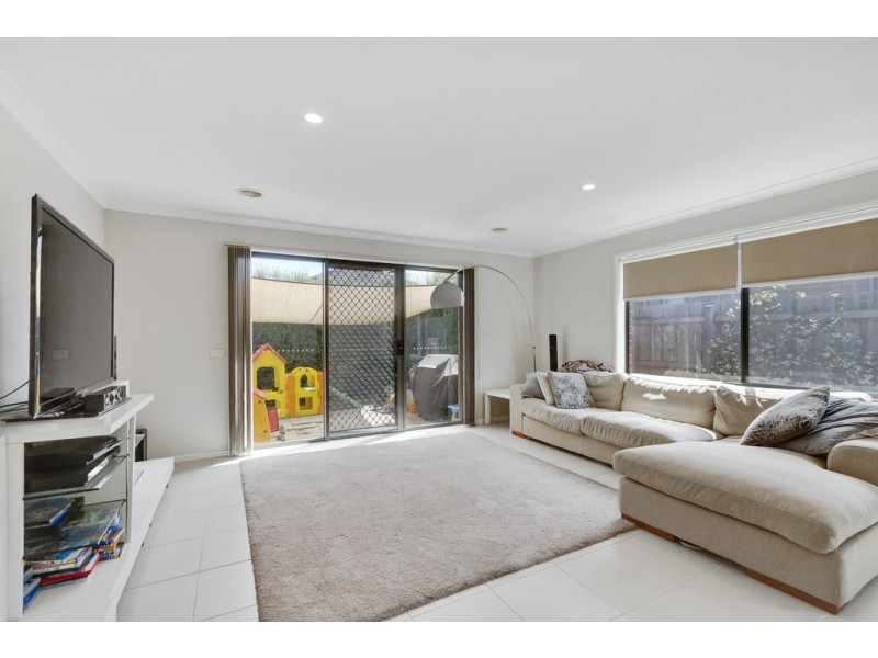 8 Eden Avenue, Skye VIC 3977