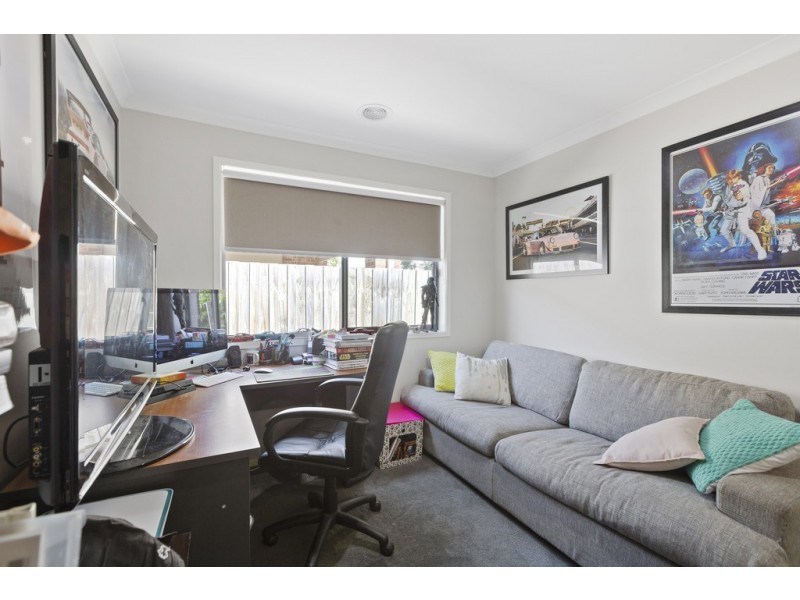 8 Eden Avenue, Skye VIC 3977