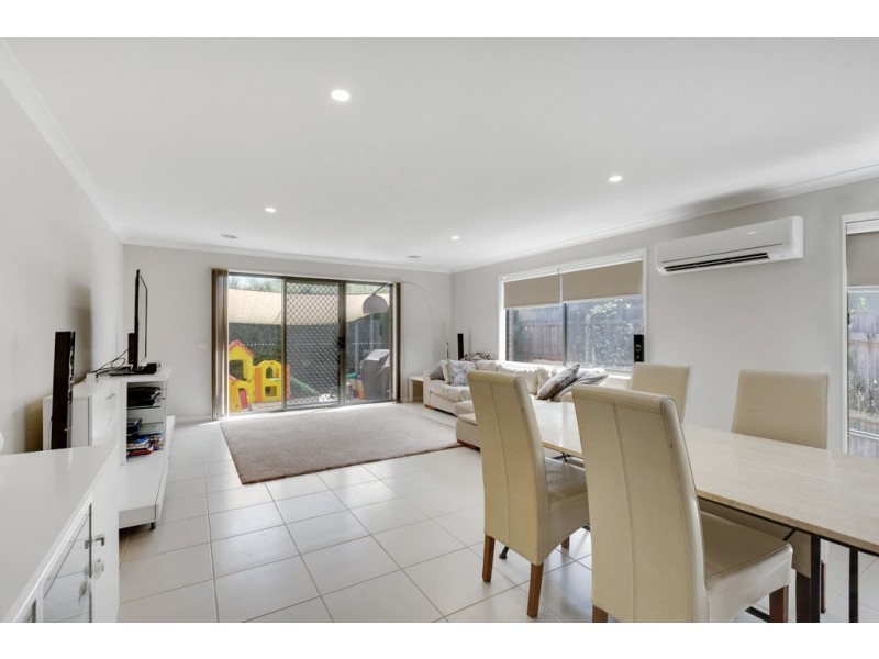 8 Eden Avenue, Skye VIC 3977