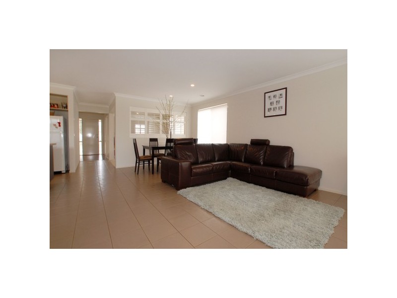 38 Clifton Grove, Carrum Downs VIC 3201