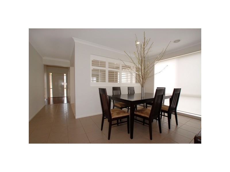38 Clifton Grove, Carrum Downs VIC 3201