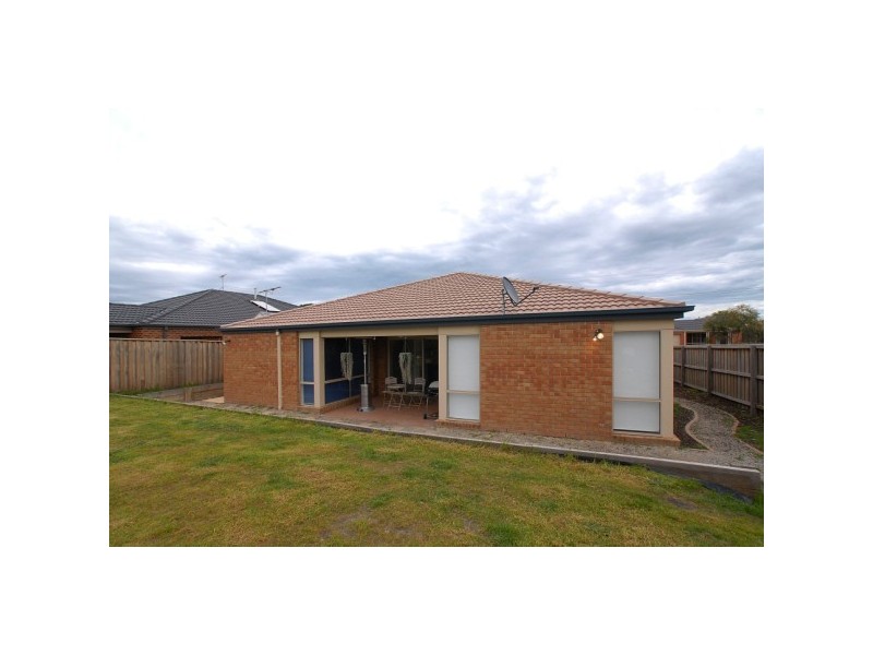 38 Clifton Grove, Carrum Downs VIC 3201